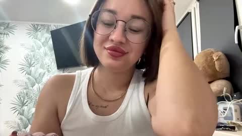 Snapshot of melodeesanislo chatting on November 27, 2025, 6:21 pm Alice online show from November 27, 2025, 6:21 pm