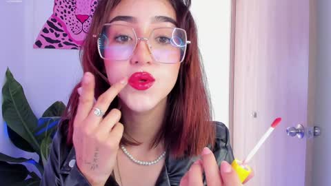 Snapshot of melodie_roy chatting on February 5, 2025, 5:09 pm Melodie Roy 999 online show from February 5, 2025, 5:09 pm