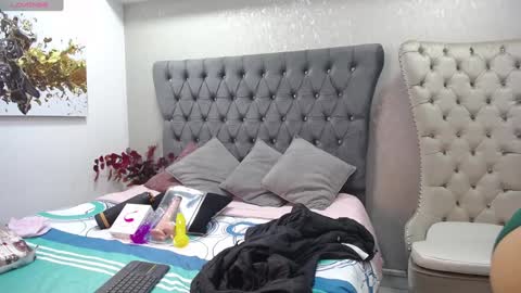 Snapshot of melodiroux_ chatting on January 26, 2025, 1:04 pm Melodi online show from January 26, 2025, 1:04 pm