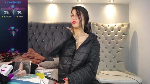 Snapshot of melodiroux_ chatting on January 26, 2025, 7:20 pm Melodi online show from January 26, 2025, 7:20 pm