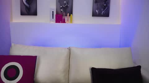 Snapshot of melodiroux_ chatting on September 15, 2025, 1:22 pm Melodi online show from September 15, 2025, 1:22 pm