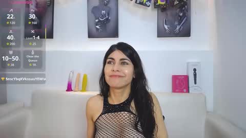 Snapshot of melodiroux_ chatting on October 22, 2025, 1:22 pm Melodi online show from October 22, 2025, 1:22 pm