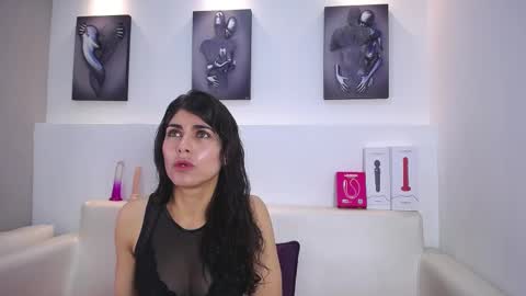 Snapshot of melodiroux_ chatting on November 17, 2025, 1:06 pm Melodi online show from November 17, 2025, 1:06 pm