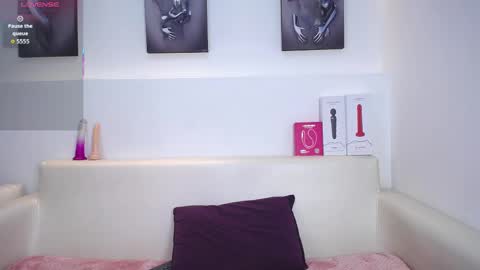 Snapshot of melodiroux_ chatting on November 18, 2025, 1:15 pm Melodi online show from November 18, 2025, 1:15 pm