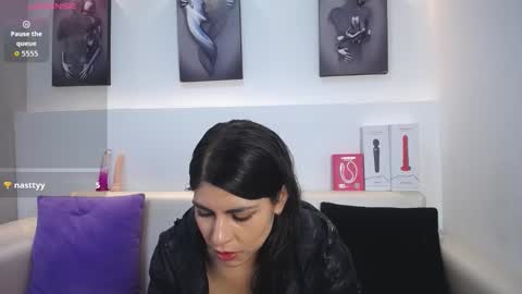 Snapshot of melodiroux_ chatting on January 6, 2026, 1:26 pm Melodi online show from January 6, 2026, 1:26 pm