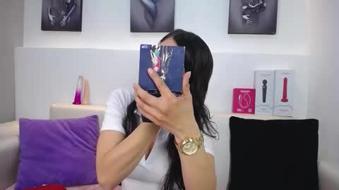 Snapshot of melodiroux_ chatting on January 15, 2026, 1:05 pm Melodi online show from January 15, 2026, 1:05 pm