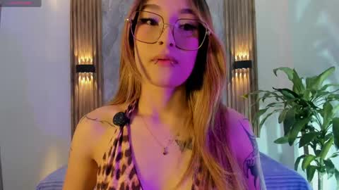 melodylanee online show from May 6, 2026, 11:04 am