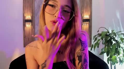 melodylanee online show from June 6, 2026, 11:04 am