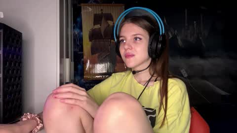 Hi Im Aria 18 years old online show from November 9, 2025, 1:09 pm