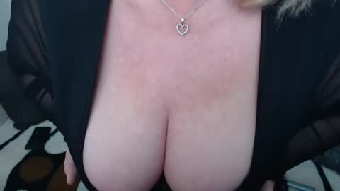 melyssamilfxxx online show from February 18, 2026, 4:19 am