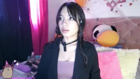 Snapshot of mena_hicks chatting on October 5, 2025, 8:29 pm Heart online show from October 5, 2025, 8:29 pm