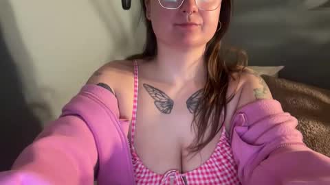 Snapshot of meowmaxx chatting on April 10, 2026, 1:33 am meowmaxx online show from April 10, 2026, 1:33 am