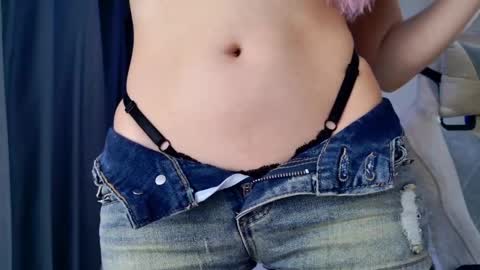 Mia online show from April 7, 2026, 5:19 am