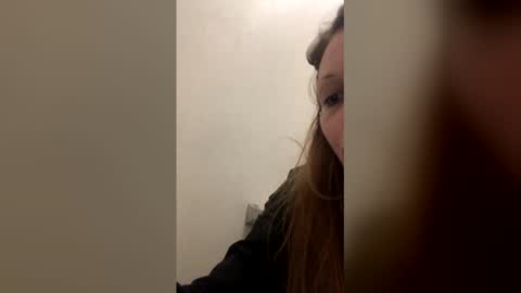 meowzers777 online show from December 17, 2025, 2:28 am