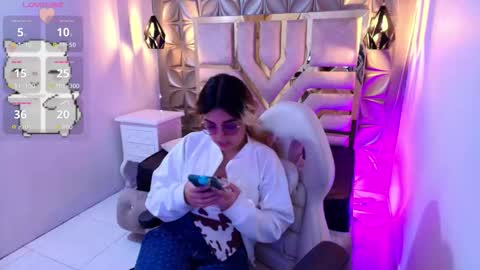    online show from October 4, 2025, 7:01 pm