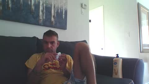 Snapshot of mercedes190d chatting on November 30, 2025, 2:21 pm Mercedes190d online show from November 30, 2025, 2:21 pm