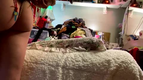 Snapshot of merelyalover chatting on December 27, 2024, 11:28 am gurlnips online show from December 27, 2024, 11:28 am