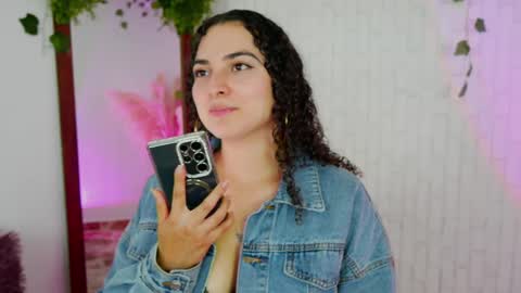 Merida Bell online show from September 27, 2025, 11:10 pm