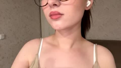 Rina online show from October 9, 2025, 6:06 pm