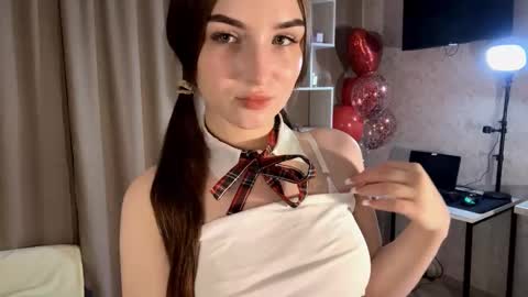 Rina online show from November 23, 2025, 6:08 pm