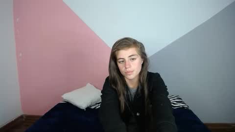 MERILY online show from December 19, 2025, 10:39 pm