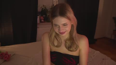 Lara OFFLINE  online show from December 21, 2024, 11:45 pm