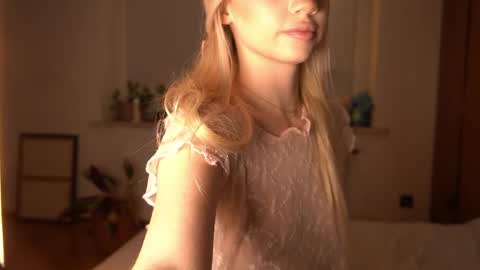 Lara OFFLINE  online show from April 3, 2026, 7:45 pm