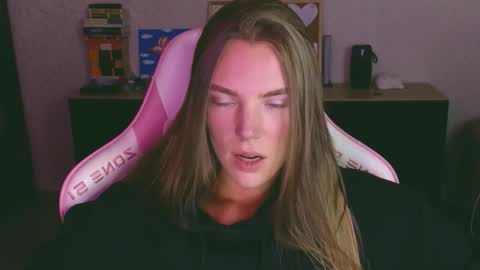 Susan online show from November 16, 2025, 3:39 pm