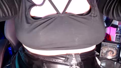 Snapshot of metalpocahotass chatting on January 31, 2025, 6:46 am MetalPocahotass online show from January 31, 2025, 6:46 am