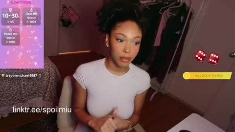 mew2wo online show from November 4, 2025, 5:50 am