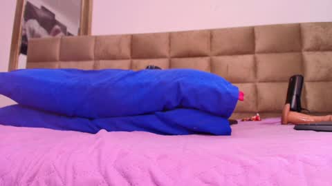 Emi online show from February 3, 2025, 10:21 pm