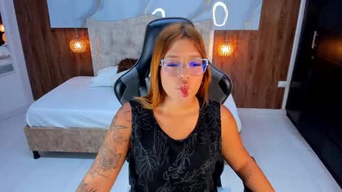Violett online show from June 3, 2026, 8:14 pm