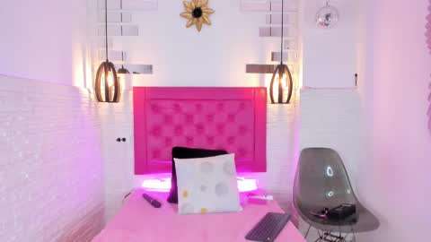 Mia Blonde online show from February 19, 2025, 7:38 pm