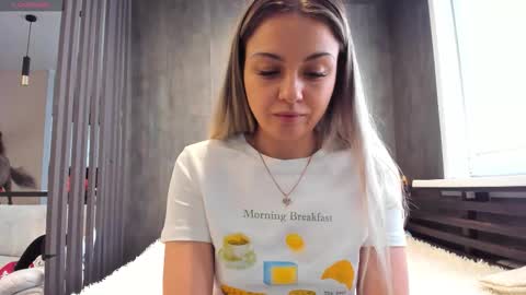 Mia online show from March 8, 2026, 3:21 am