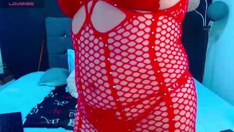 C A L L  M E  M I A  online show from December 4, 2025, 5:06 am