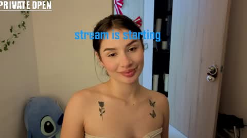 Mia adams  online show from April 28, 2026, 8:25 pm