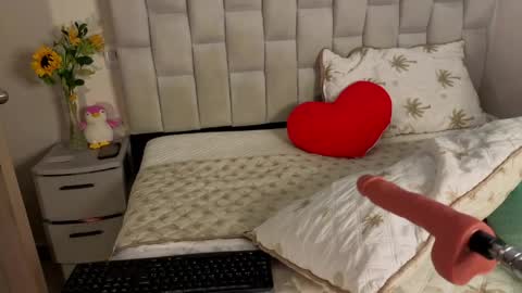 Mia adams  online show from May 27, 2026, 8:39 pm