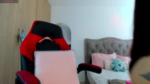 mia_adamsxxx online show from May 26, 2026, 8:27 pm