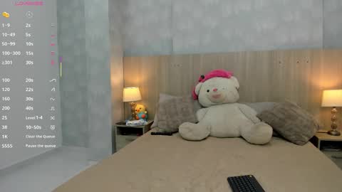 Mia Aristizabal online show from October 14, 2025, 11:22 am