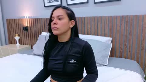 Mia Bellefort online show from March 22, 2026, 7:50 pm