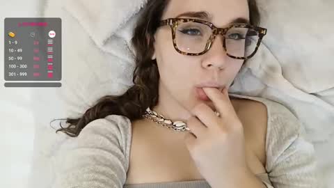 mia_boone online show from December 31, 2024, 4:57 pm