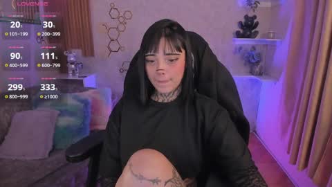 Mia online show from April 12, 2026, 5:12 am