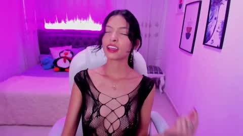 Mia online show from November 26, 2025, 8:10 pm