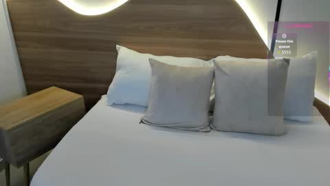 M I A  online show from November 21, 2025, 2:54 am