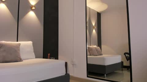 M I A  online show from April 10, 2026, 2:39 am