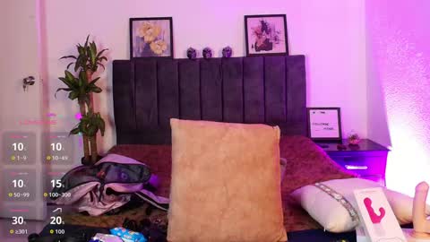 Mia online show from June 3, 2026, 8:47 pm