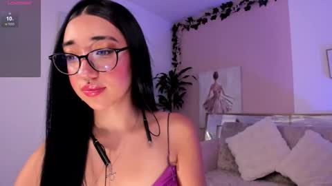 mia_corner online show from November 28, 2025, 8:44 pm