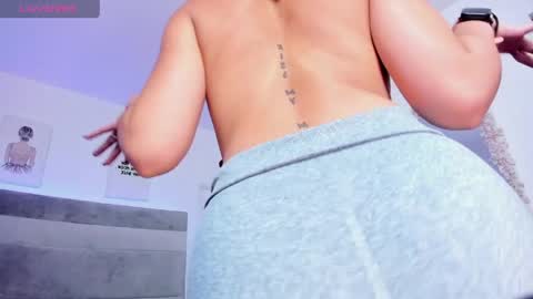 Snapshot of mia_corner chatting on April 29, 2026, 1:37 pm mia_corner online show from April 29, 2026, 1:37 pm