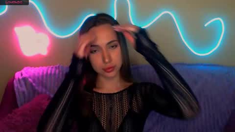 mia_cutie77 online show from October 14, 2025, 9:43 am