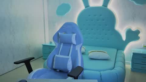 Mia Cuttee online show from October 20, 2025, 3:29 am